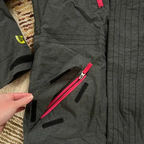 Burton Women’s Charcoal and Pink Ski/Snowboard Coat - Picture 6 of 13